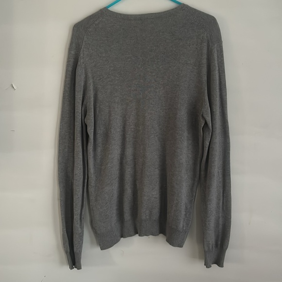 V-neck long sleeve shirt - Picture 2 of 2
